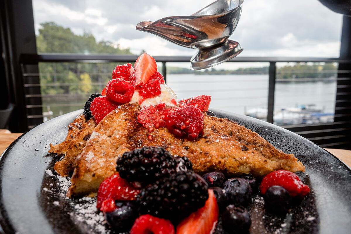 実物新品 WETWRX レイス LT ギリーフード コブラフード AOR1 Drift on Lake Wylie has waterfront brunch dining in Belmont